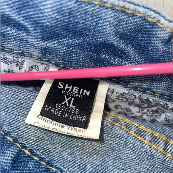 SHEIN L Denim Shorts Blue Jean Shorts - Picture 5 of 7